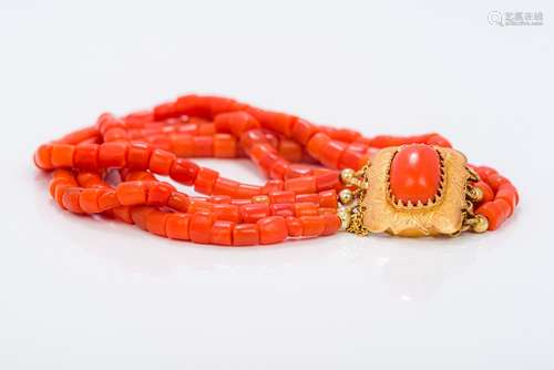 A coral bead four strand bracelet Set with gold clasp. Approximately 20 cm long.