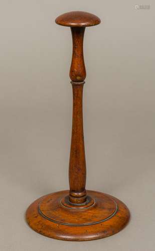 A 19th century turned mahogany wig stand Of typical form. 28 cm high.