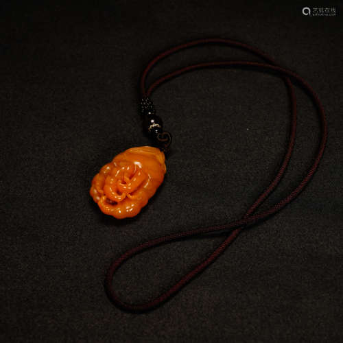 A Chinese Carved Tianhuang Pendant