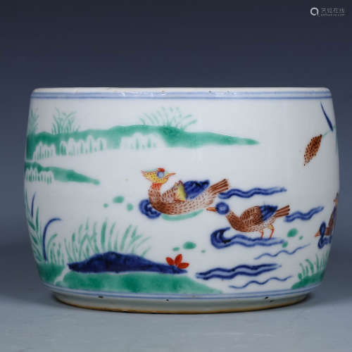 A Chinese Wu-Cai Glazed Porcelain Jar with Cover