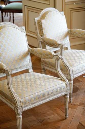 Paire de fauteuils d'époque Louis XVI, estampillés A.P. DUPAIN, en hêtre peint [...]