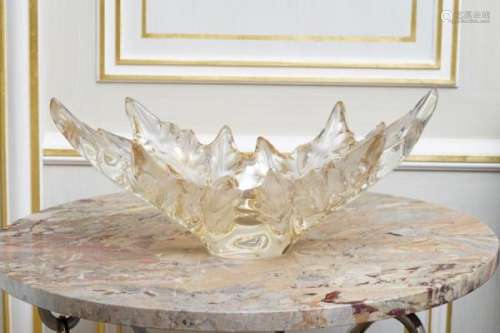 Coupe feuille en cristal par Lalique France, modèle Champs-Elysées. Modèle créé [...]