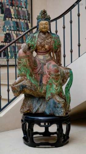 Guanyin, sculpture en bois avec rehauts de polychromie, Chine, XXe s., de style Ming, [...]