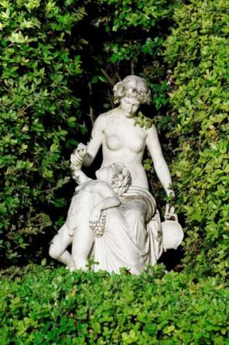 Sculpture de jardin, Italie, XXIe s., en marbre blanc représentant une femme drapée [...]