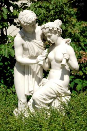 Sculpture de jardin, Italie, XXIe s., en marbre blanc figurant un couple à [...]