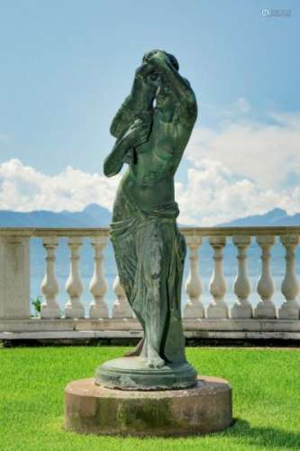 Sculpture de jardin, fin XIXe s., en bronze patiné vert représentant une bacchante [...]