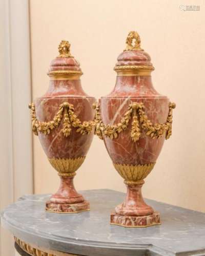 Paire de vases ornementaux, de style Louis XVI, par la maison Susse Frères, fin XIXe [...]