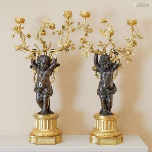 Paire de candélabres d'époque Louis XVI, en bronze patiné et doré figurant des [...]