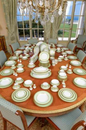 Service à dîner en porcelaine de Limoges, Manufacture Haviland, Collection Grand [...]