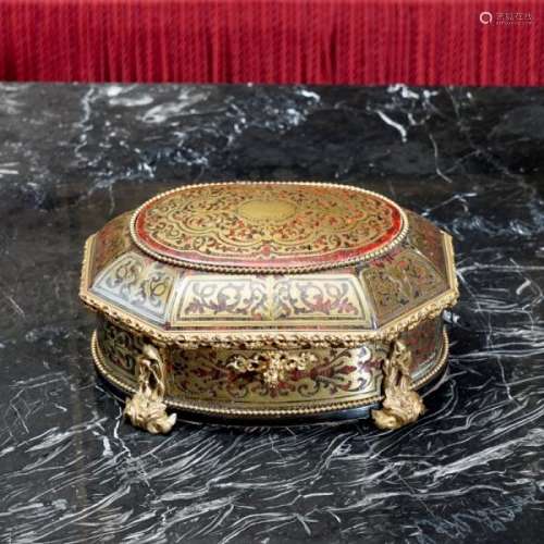 Boîte à bijoux ovale dans le style de Boulle, XIXe s., marqueterie de laiton sur [...]