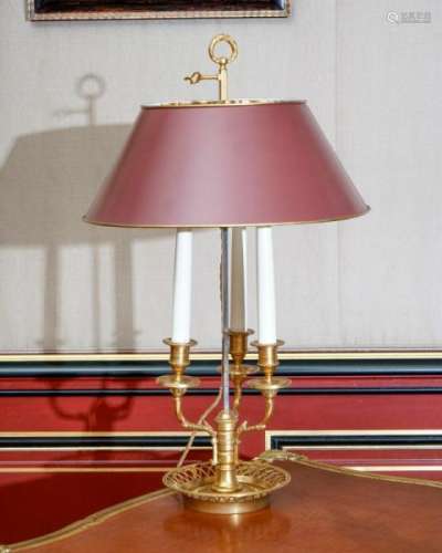 Lampe bouillotte de style Louis XVI par la maison Delisle à Paris, XXIe s., en [...]