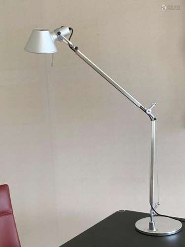 Lampe de bureau Toloméo par Michele de Lucchi, édition Artémide, en aluminium poli [...]