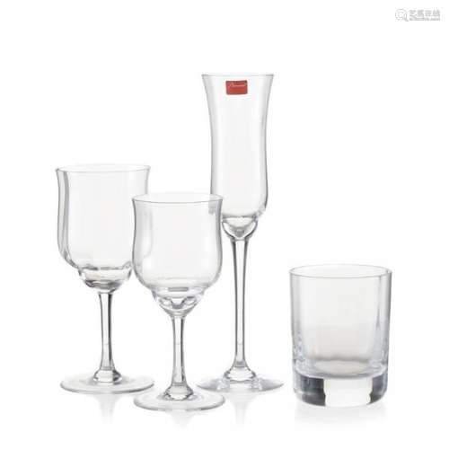 Partie de service de verres en cristal Baccarat, modèle Capri, comprenant 61 [...]