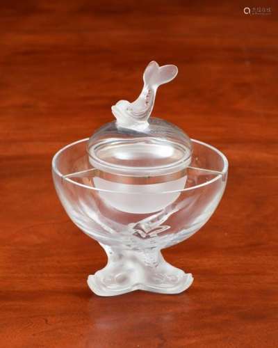 Coupe à caviar en cristal moulé-pressé Lalique France. Modèle Igor, diam. 19 cm, [...]