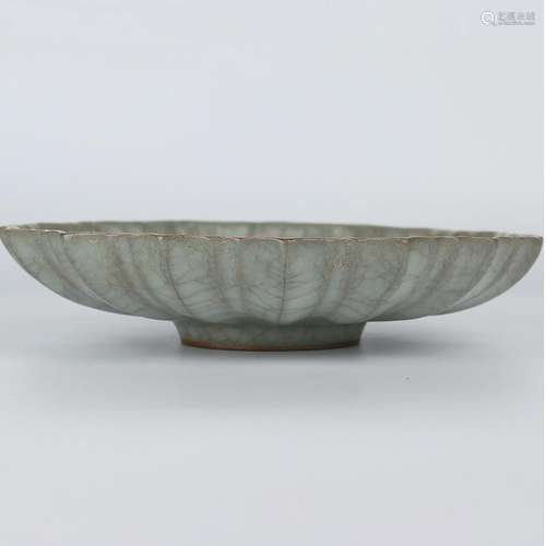 A GUAN-YAO DISH.ANTIQUE