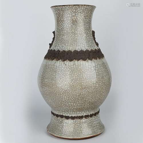 A GE-TYPE VASE.QING PERIOD