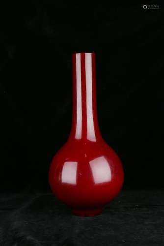 A RED BEIJING CLASS VASE.ANTIQUE