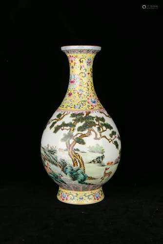 A FAMILLE-ROSE VASE.QING PERIOD