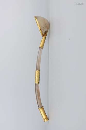 A GOLD-INLAID AGATE SPOON.ANTIQUE