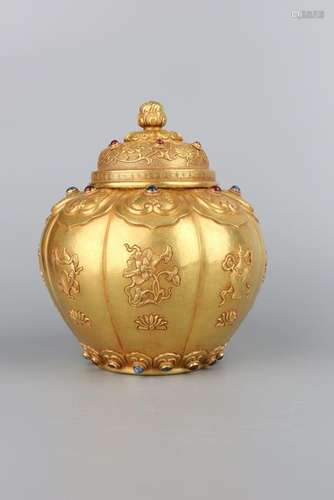 A CARVED GOLD JAR AND COVER.ANTIQUE