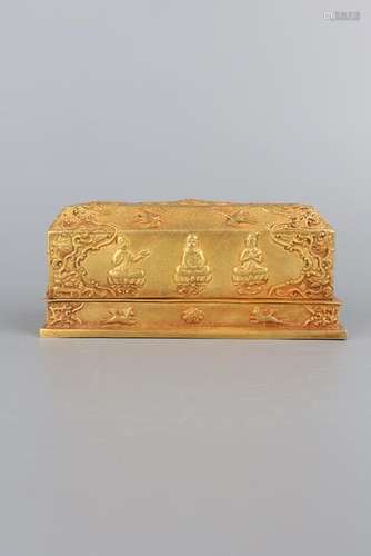 A CARVED GOLD BOX AND COVER.ANTIQUE