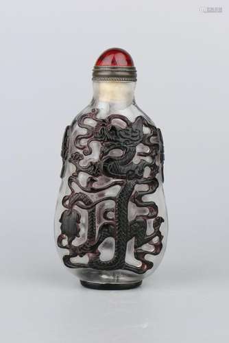 A BLACK-OVERLAY WHITE GLASS SNUFF BOTTLE.ANTIQUE