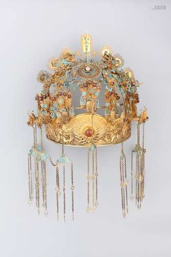 A GOLD-WIRE-WOVEN GEMS-INLAID EMPRESS  HAT.ANTIQUE