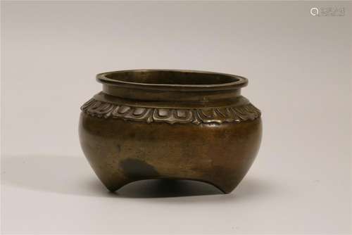 A CARVED BRONZE LOTUS CENSER.ANTIQUE