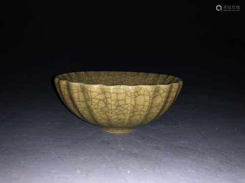 A GE-TYPE BOWL.MING PERIOD