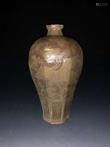 A CELADON-GROUND IRON-RED DRAGON MEIPING.ANTIQUE