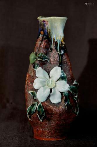 Japanese Sumidagawa Porcelain Vase with Floral Motif