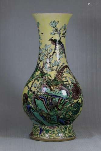 Chinese Famille Verte Yellow Glazed Vase - Bird