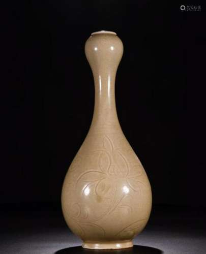 CHINESE CELADON GLAZED GARLIC HEAD PORCELAIN VASE