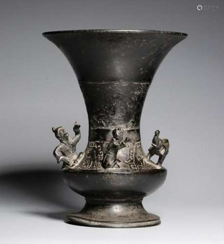 CHINESE BRONZE VASE DECORATED WITH FIGURINES