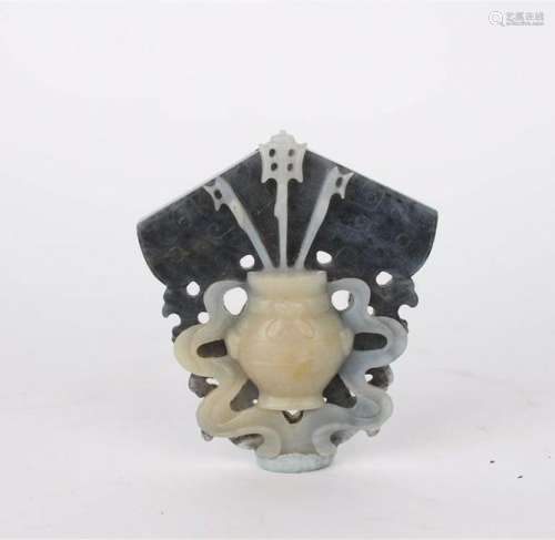 CHINESE GREY WHITE JADE CARVED PENDANT