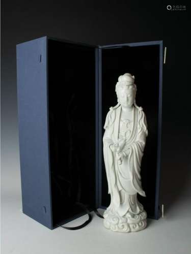 CHINESE BLANC DE CHINE PORCELAIN GUANYIN FIGURINE