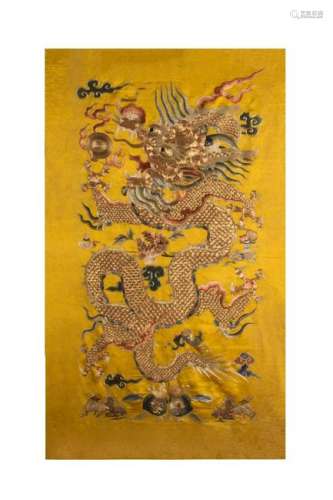 CHINESE IMPERIAL YELLOW SILK EMBROIDERY DRAGON DRA
