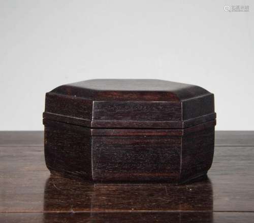CHINESE ROSEWOOD CARVED HEXAGON COVER BOX