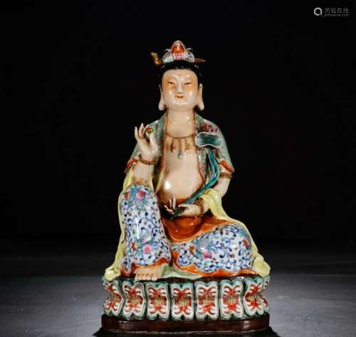 CHINESE FAMILLE ROSE PORCELAIN SEATED GUANYIN