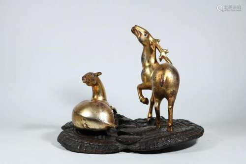 CHINESE GILDED LACQUER WOOD DEER ON LINGZHI MOTIF