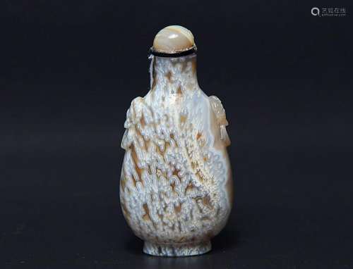 CHINESE AGATE CARVED SNUFF BOTTLE