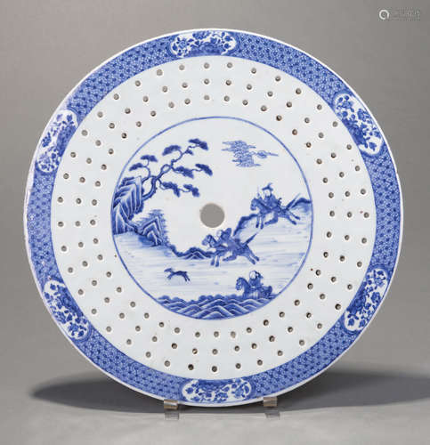 Chinese Export Blue and White Porcelain Mazarin , 18th c., Qianlong, decorated with a central hunt