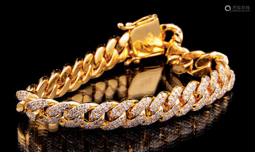 14 kt. Yellow Gold and Diamond Curb Chain Bracelet , diamond total wt. approx. 5.90 cts., l. 7 1/2