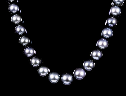 14 kt. White Gold and Graduated Dark Gray Tahitian Pearl Necklace , 37 round cultured pearls, 10-