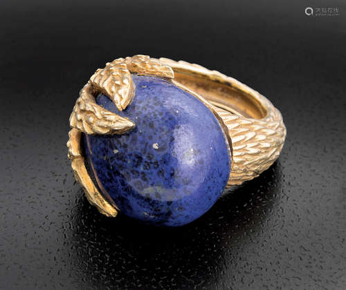 Yellow Gold and Lapis Lazuli Ring , unmarked, probably 18 kt., overall wt. 16 dwt