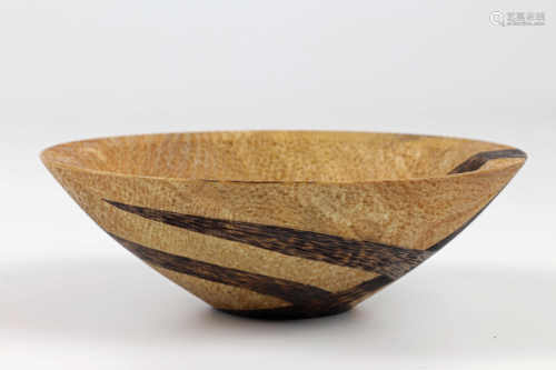 Sharon Doughtie (USA) decorated ash bowl 5x14cm. Signed