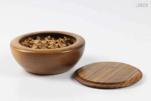 David Ellsworth (USA) walnut box with shavings inside 5x10cm. Signed