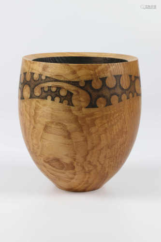 Graeme Priddle (USA) ash vessel with decorated exterior and ebonised intierior 15x14cm. Signed