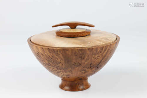 Andrew Potocnik (Australia) Thuya burr lidded form 12x15cm. Signed