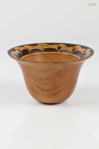 Molly Winton (USA) canarywood decorated bowl 8x14cm. Signed